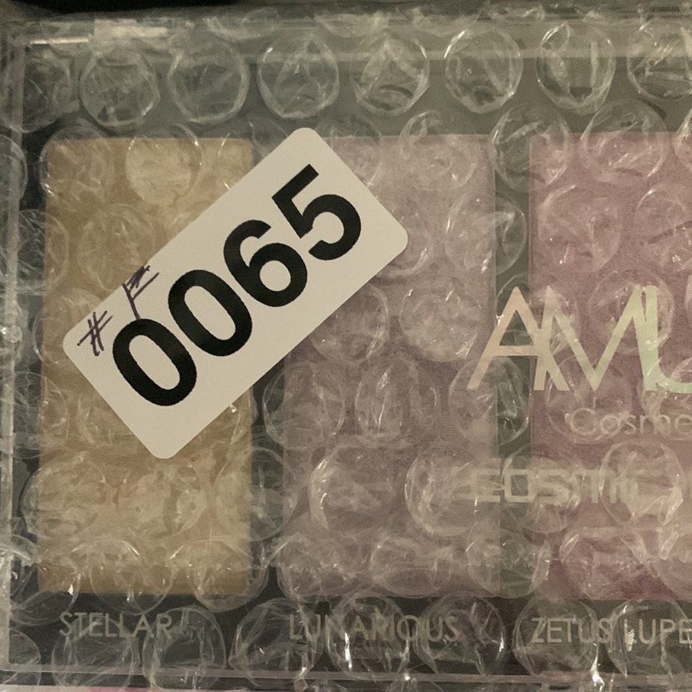 🌸Amuse  Highlighters Powder Palette🌸 - Picture 3 of 3